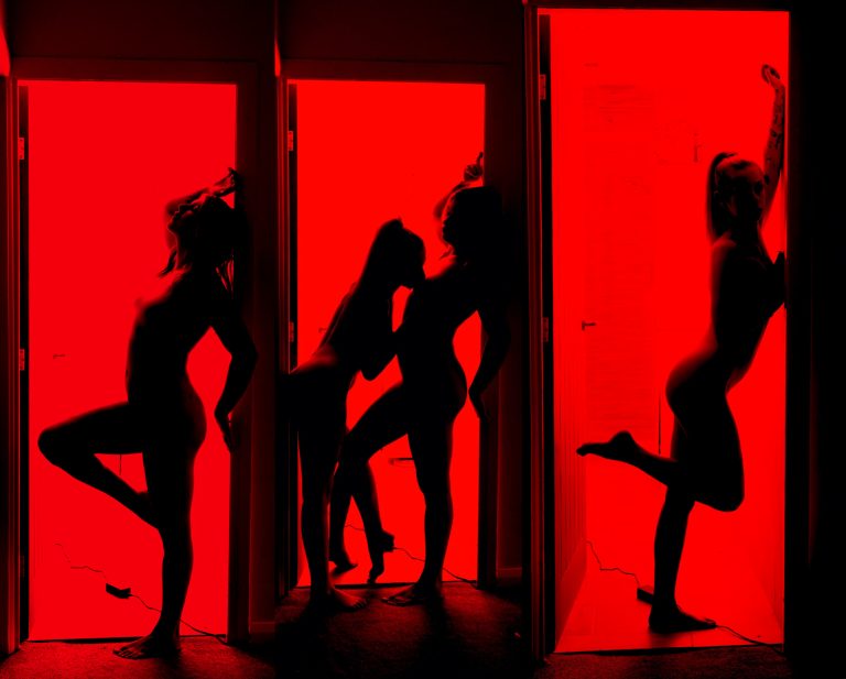 Jasmine & Lila “Silhouette Challenge” Memes